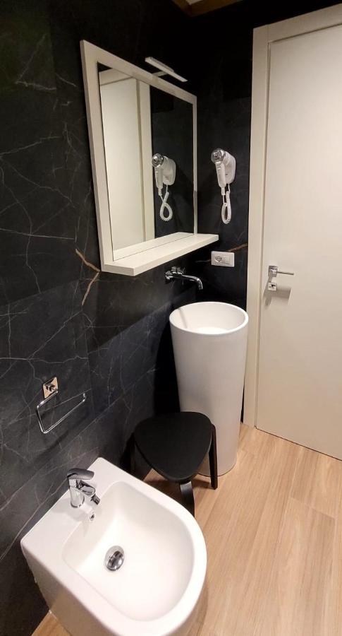 Th Luxury Central Катания Екстериор снимка